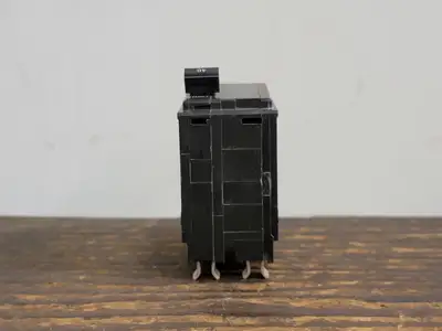 NEW SQUARE D QO240