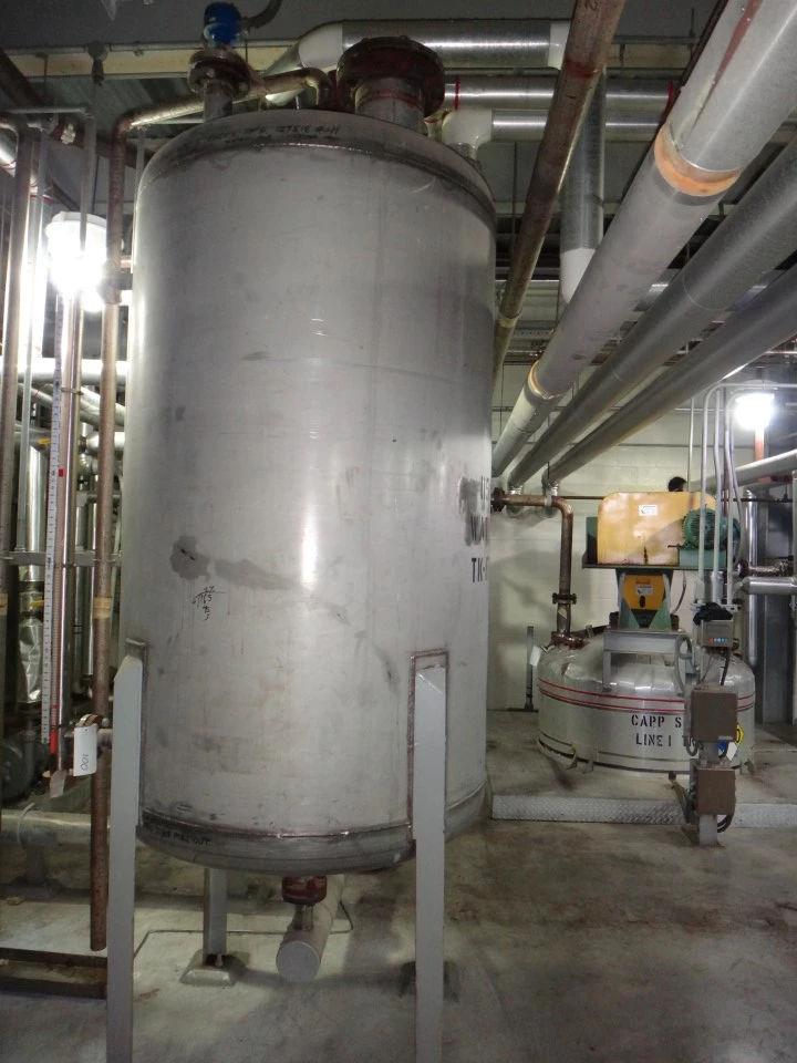811 Gallon 304 Stainless Vertical Tanks