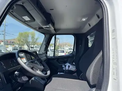 New | in-Stock 2027 FREIGHTLINER M2 106 PLUS Hooklifts & Roll-Offs California US | Commerce Truck Equipment Sales #1548704
