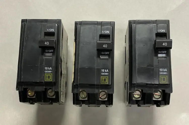 New | in-Stock SQUARE D QO240 Circuit Breakers | Surplus Asset Holdings #1189386