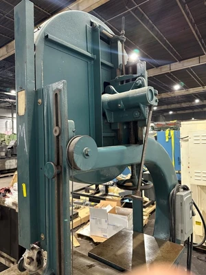 OLIVER 116-D VERTICAL BAND SAW - WOOD