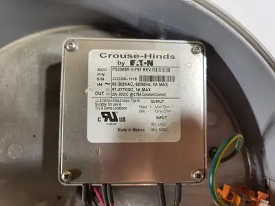 NEW CROUSE-HINDS VMV7L/UNV1 S890