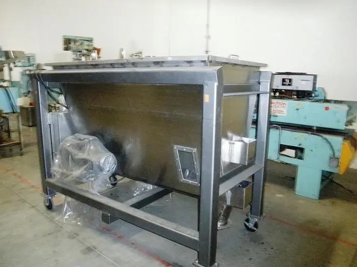 Hopper, 50 CF, S/st, 6' x 4' x 4.5', Auger, Agitator, #C741914