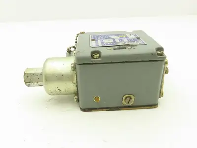 Square D 9012ACW5 Adjustable Pressure Switch 1-75 PSI 4-15 Differential