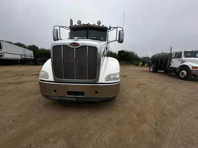 USED 2011 PETERBILT 384