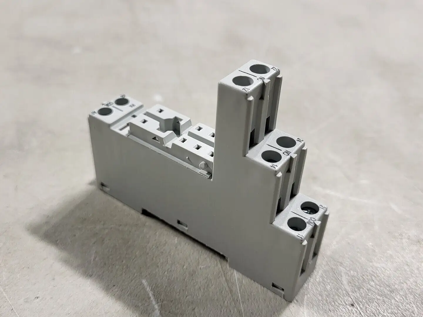 NEW ALLEN-BRADLEY 700-HN123