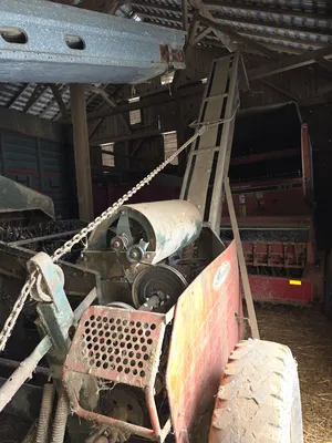 NEW IDEA 325 Harvesting Equipment | Iron Listing (48)