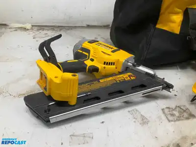 DeWalt 20V Brushless 30 Degree Framing Nailer and 18 Gauge Narrow Crown Stapler with Case