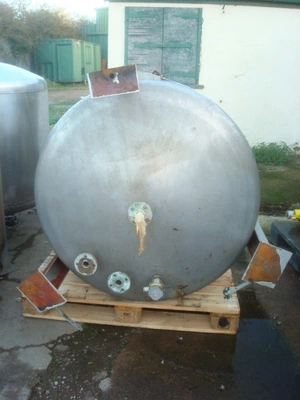 1000L S/S Vertical Enclosed Tank