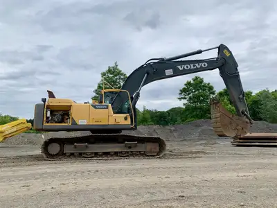 Used 2014 VOLVO EC220DL Crawler Excavators | Abele Tractor #1342873
