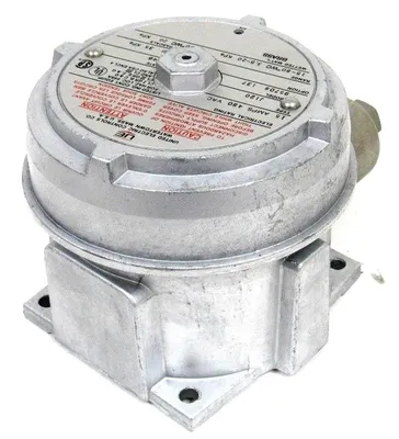 NEW UNITED ELECTRIC J120 PRESSURE SWITCH 95708-137
