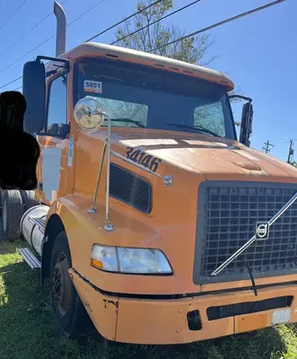 Used 2004 VOLVO VNM-200 Conventional trucks North Carolina US | Proxy Equipment #1385262