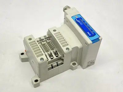 USED SMC PNEUMATIC PLUG-IN MANIFOLD 3-STATION