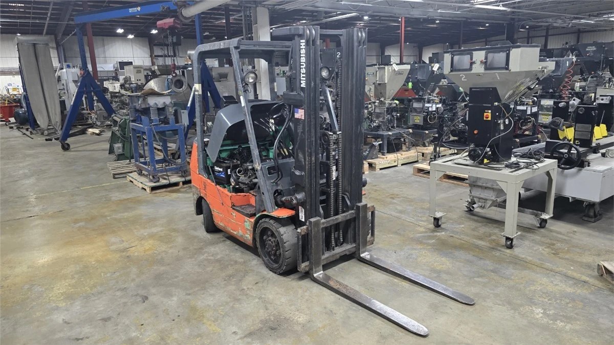 5,000 LB Mitsubishi FGC25K Forklift