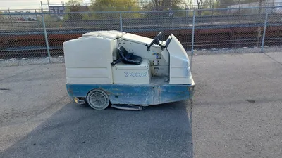 TENNANT 7400 Scrubbers | Platinum Group (7)