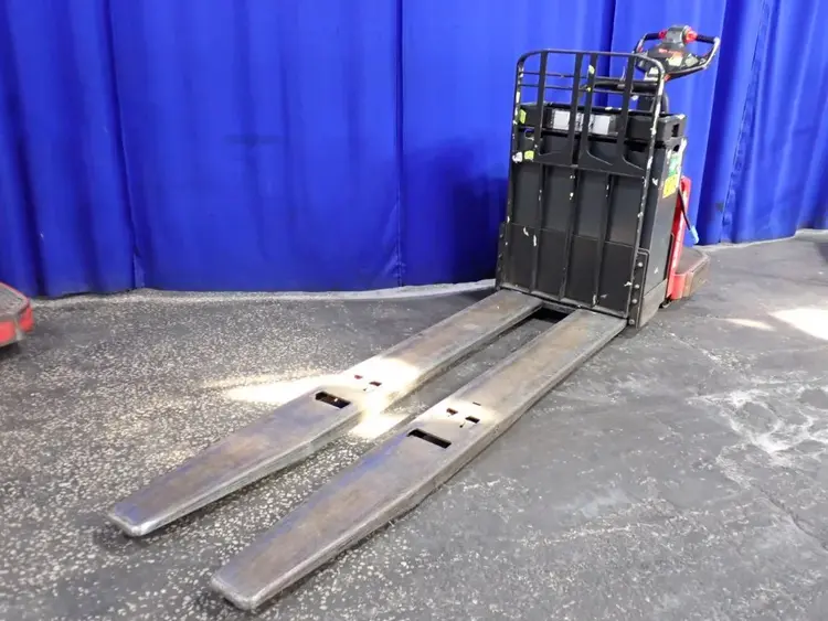 Used THE RAYMOND CORPORATION 8410 Pallet Jacks Ohio US | HGR 24 #743393