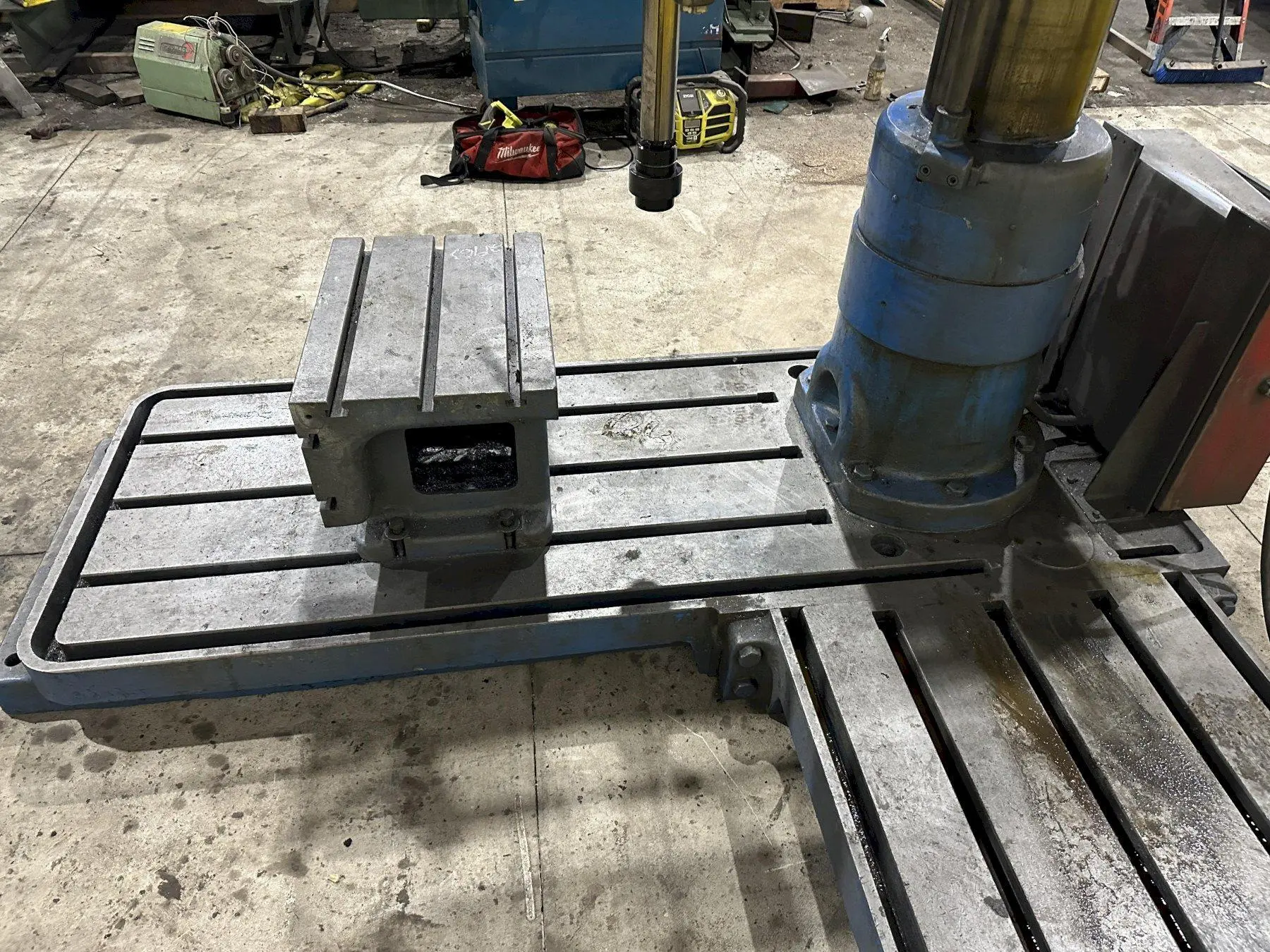 24" X 18" X 18" HIGH CARLTON BOX DRILL TABLE: STOCK #21963