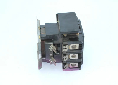 Used General Electric CR353EE3BHOEF Circuit Breakers California US | Davliegogo LLC #1705481