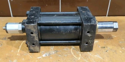Used Parker 04.00 JJ2HXKTS33AA 5.000 Cylinders Indiana US | J&J Industrial Supply #1259676