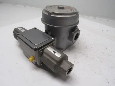 United Electric H122K-S157B Pressure Differential Sensor 10-100 PSID 480V