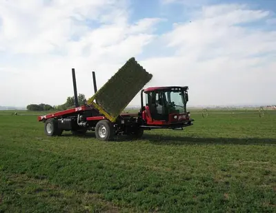 2025 Mil-Stak SP/3255 Self-Propelled Bale Wagon ** New **