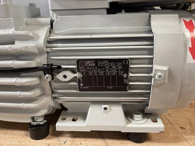 USED Oerlikon Leybold SV40BI