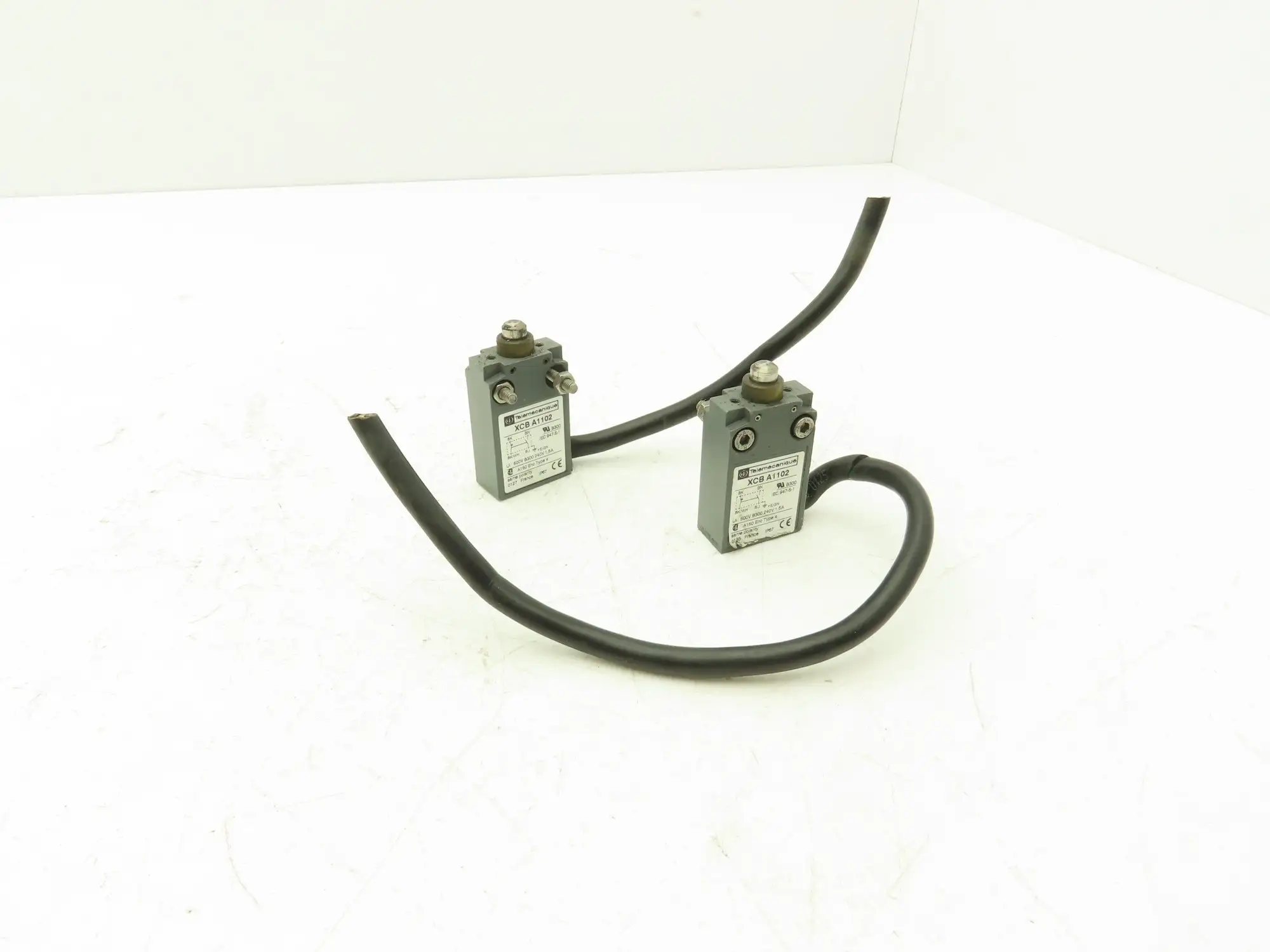 Telemecanique XCB A1102 Plunger Limit Switch 1.5A  Lot of 2