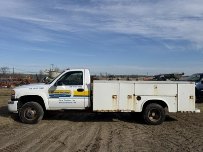 USED 2005 GMC 3500