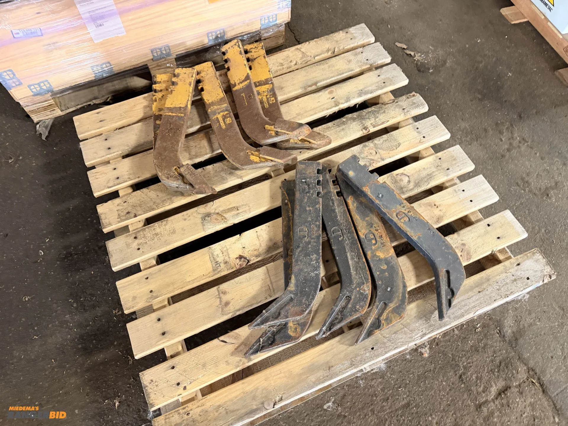Used SCARIFIER / RIPPER TIPS _UNKNOWN_ Miscellaneous Equipment Michigan US | Miedema Asset Management Group #1414361