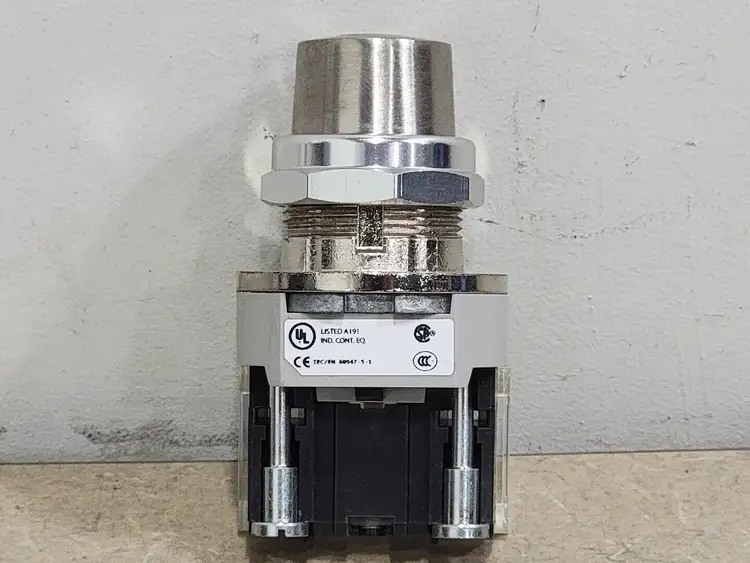 Used ALLEN-BRADLEY 800T-H3311A Switchgears British Columbia CA | Lenmark #241283