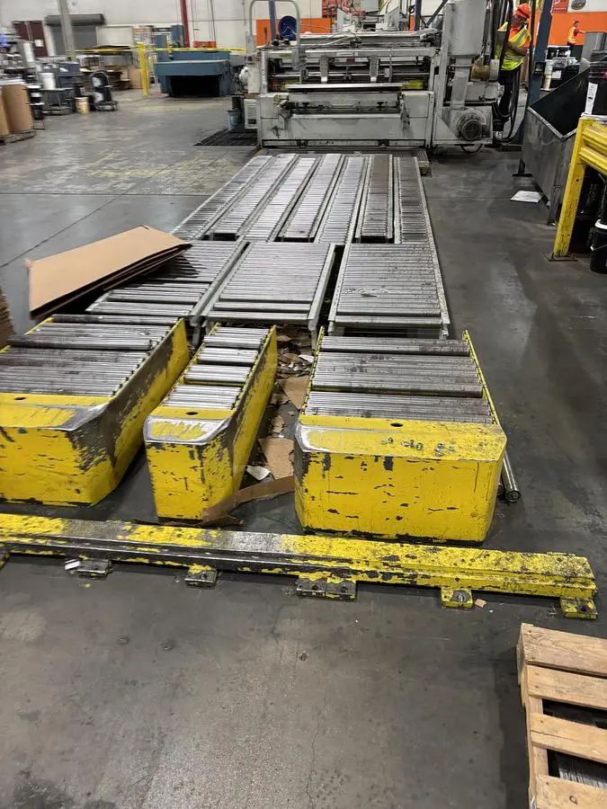 Forklift pickup conveyor