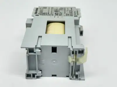 100-C23ZJ10 | Allen Bradley  Ser C Contactor 3-Pole 24VDC Coil - Used