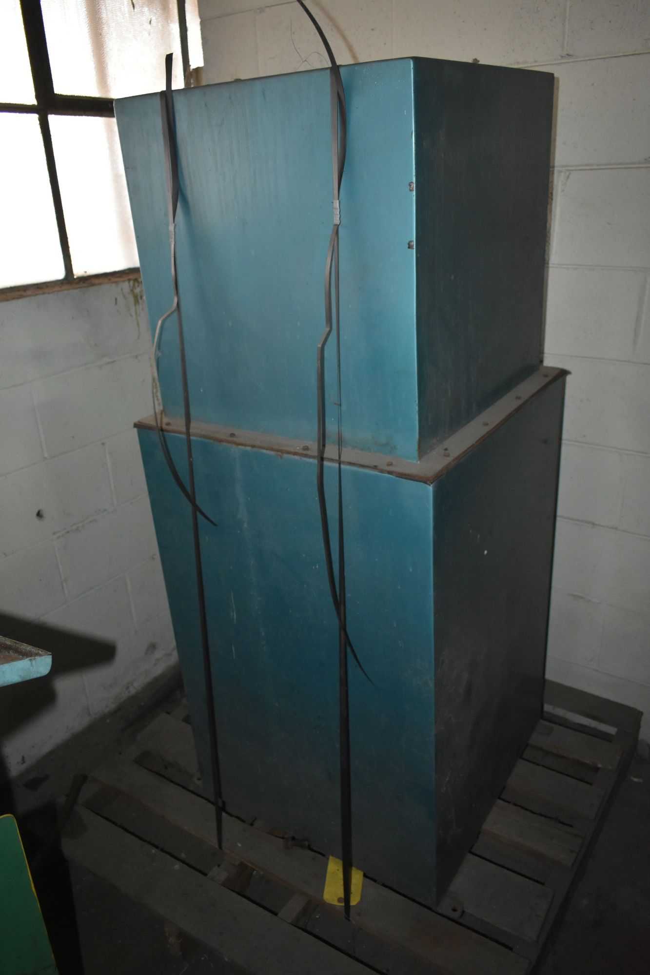 INDUSTRIAL FLOOR-STANDING DUST COLLECTOR w/SINGLE PHASE ELECTRICS
