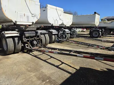 USED 2013 PETERBILT 384
