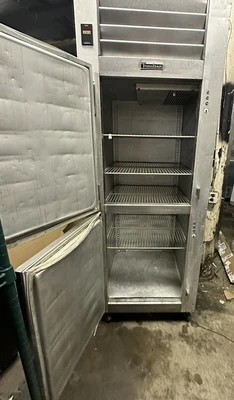174-0118 Traulsen 2 Half-Door Self Contained Reach In Cooler