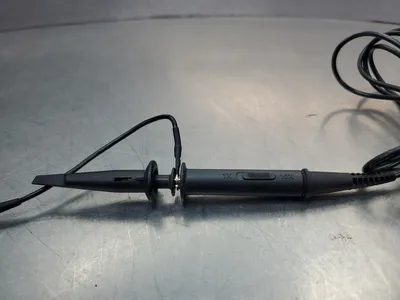 Tektronix P2220 200Mhz/6MHz 10M/1MΩ 16pF/95pF Voltage Probe. 5E-17