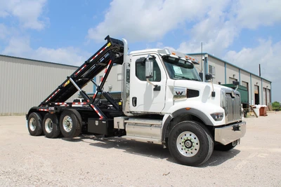 New | in-Stock 2027 WESTERN STAR 47X Hooklifts & Roll-Offs Texas US | Roll Off Truck World #1492010