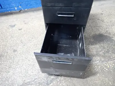 Global Industrial 3 Drawers  Cabinet