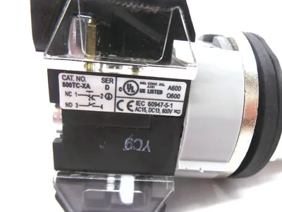 NEW ALLEN BRADLEY 800TC-XA 3 POSITION SWITCH SERIES D 800TCXA