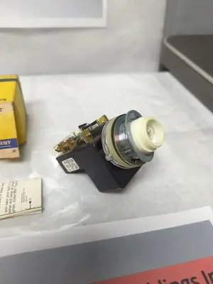 New | in-Stock SQUARE D 9001-KM1 Miscellaneous Equipment (Electrical & Power) | Surplus Asset Holdings #1199134