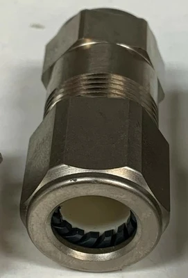 NEW Amphenol C10-730173-5B1