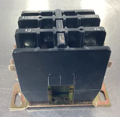 SYLVANIA DP3C303-24 CONTACTOR 30 AMP A77-309044A-3 3P 24V Coil 4E-34