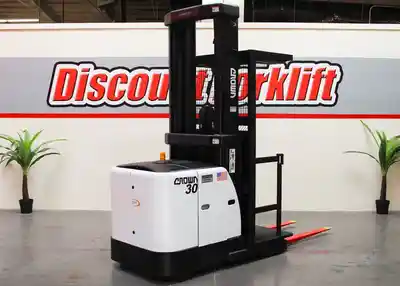 USED 2014 CROWN 3500