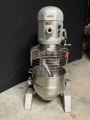 USED USED HOBART 60-QUART MIXER WITH BOWL GUARD, MODEL H-600T USED HOBART 60-QUART MIXER WITH BOWL GUARD, MODEL H-600T