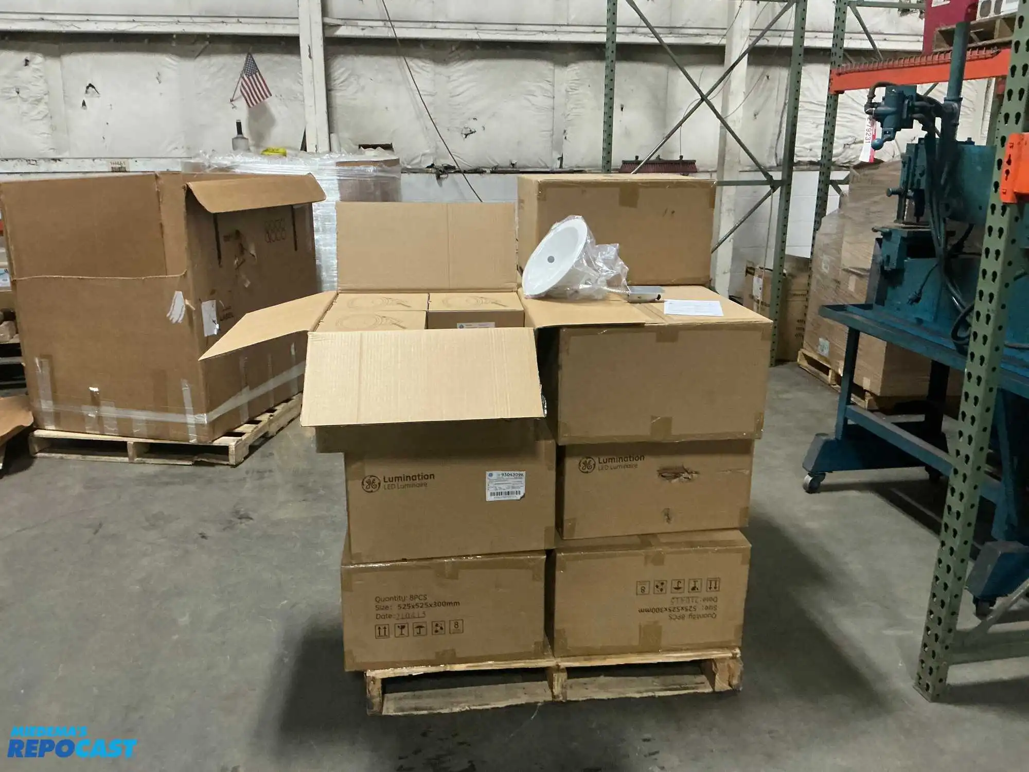 Skid lot of Lumination LED Luminaire light fixtures 120-277V 50/60Hz model#LRXR830830MDLE