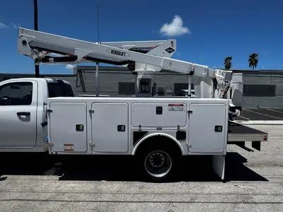 Used 2020 VERSALIFT SST40EIH-02 Bucket (boom) trucks Florida US | Truck and Van Outlet #1509147