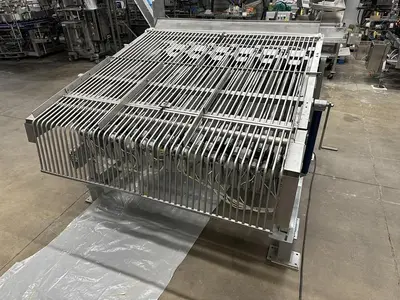 USED HUGHES EQUIPMENT CO. 12 LANE POWER SWEET CORN HUSKER & VIBRATORY FEEDER 032-4941D