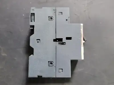 Used SCHNEIDER ELECTRIC GV2ME14 Switchgears British Columbia CA | Lenmark #241960