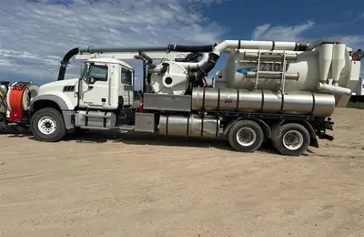 USED 2012 MACK GU 713