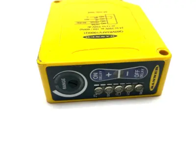 USED BANNER ENGINEERING ADJUSTABLE FIELD VISIBLE RED UNIVER VOLT SENSOR